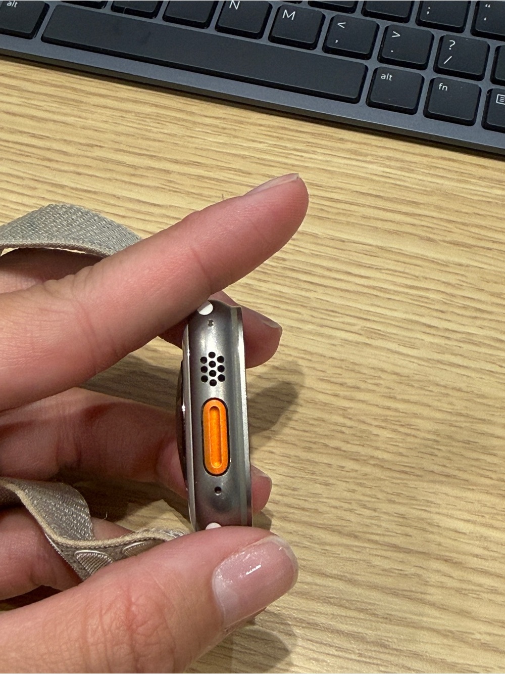 Apple Watch Ultra First Generation - Picture 4 of 5